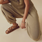 Conjunto de dos piezas de punto en color liso para mujer.