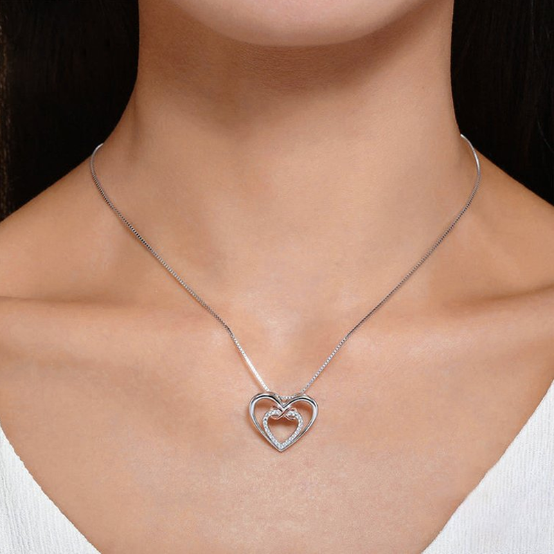 Collar infinito con dos corazones