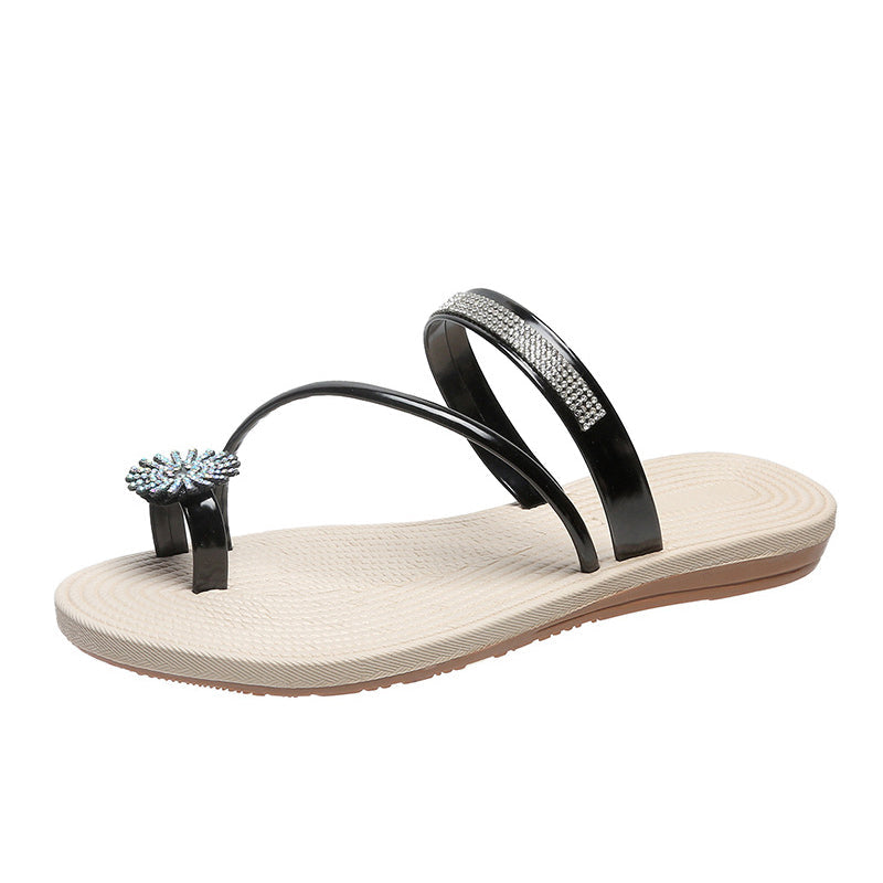 Flat sandals with shiny rhinestones