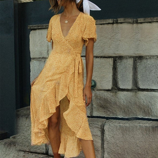 Vestido boho de verano con escote en pico y lunares