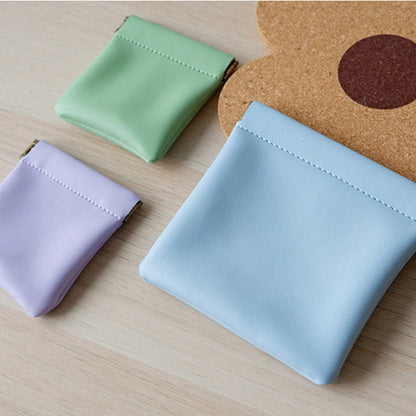 Leather wallet with closure