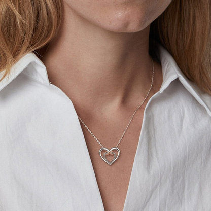 Collar infinito con dos corazones