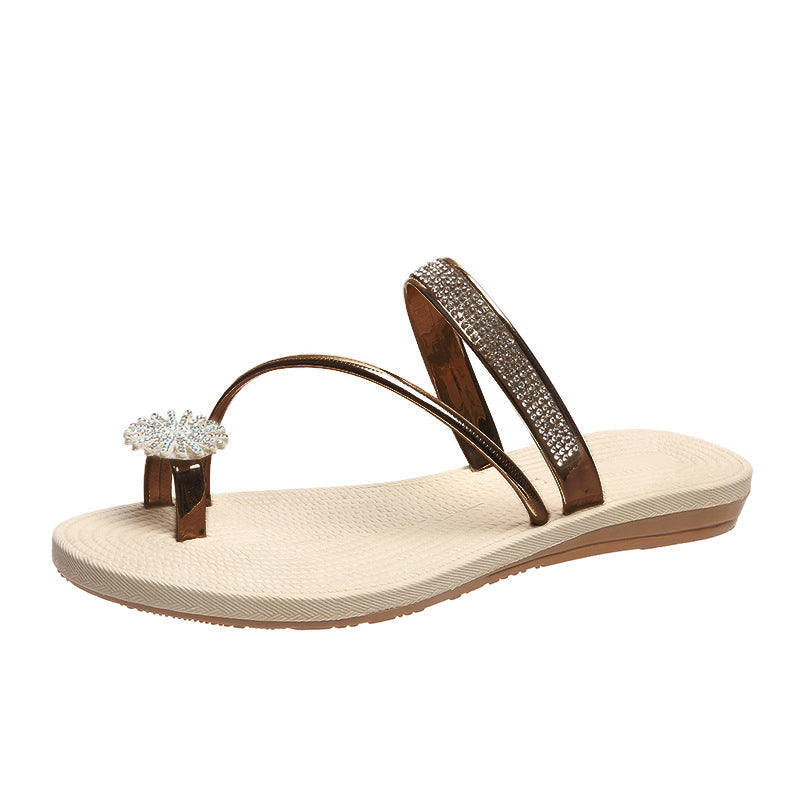 Flat sandals with shiny rhinestones