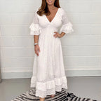 Vestido midi con mangas de volantes bordados estilo inglés