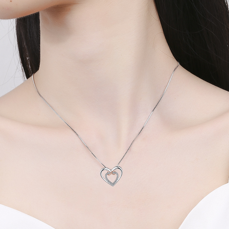 Collar infinito con dos corazones