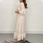 Vestido midi con mangas de volantes bordados estilo inglés