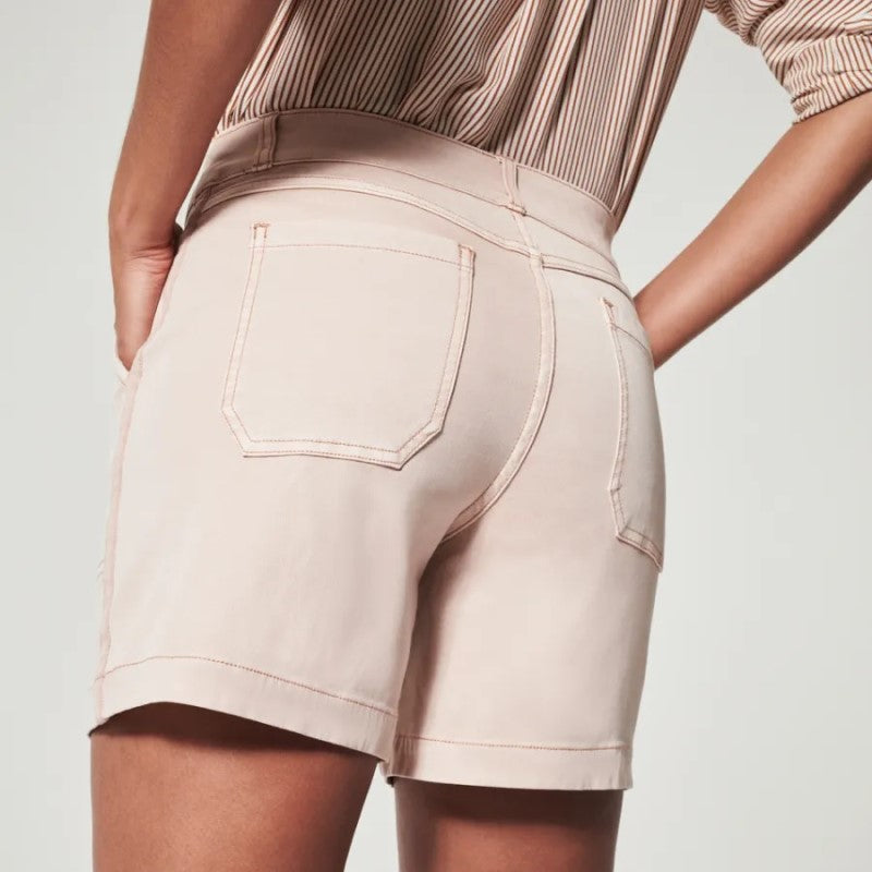 Short para mujer de sarga elástica.