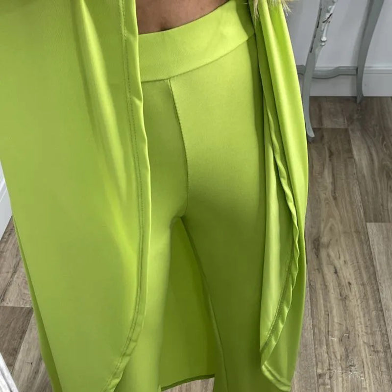 Conjunto de mujer de dos piezas sin mangas con escote redondo.